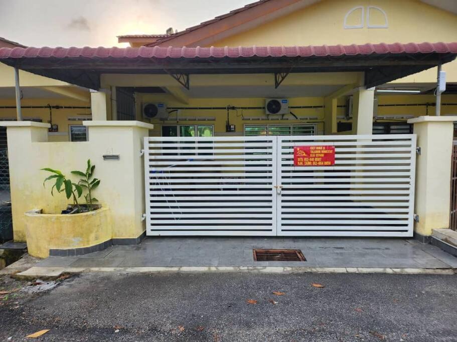 D'Haja 61 Klia Sepang With 3 Airconds & Wifi Villa Banting  Bagian luar foto