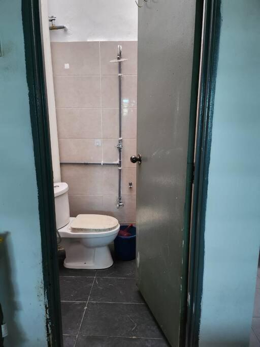 D'Haja 61 Klia Sepang With 3 Airconds & Wifi Villa Banting  Bagian luar foto