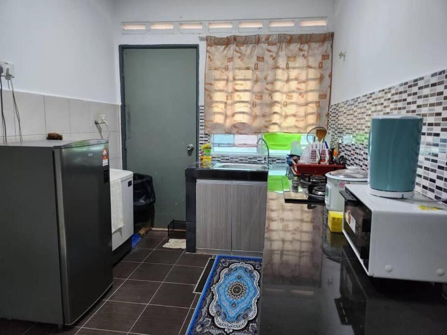 D'Haja 61 Klia Sepang With 3 Airconds & Wifi Villa Banting  Bagian luar foto
