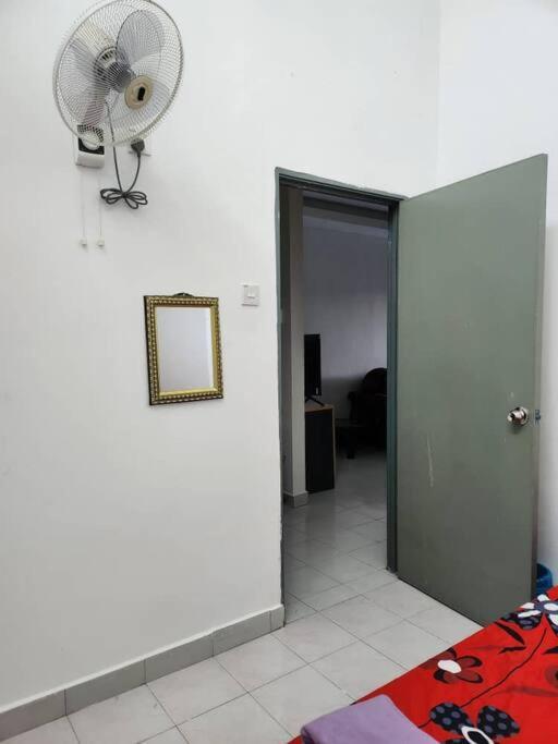 D'Haja 61 Klia Sepang With 3 Airconds & Wifi Villa Banting  Bagian luar foto