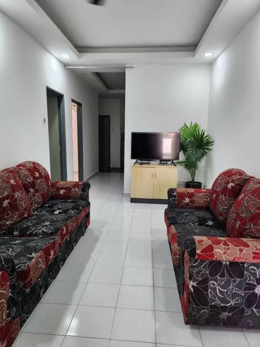 D'Haja 61 Klia Sepang With 3 Airconds & Wifi Villa Banting  Bagian luar foto